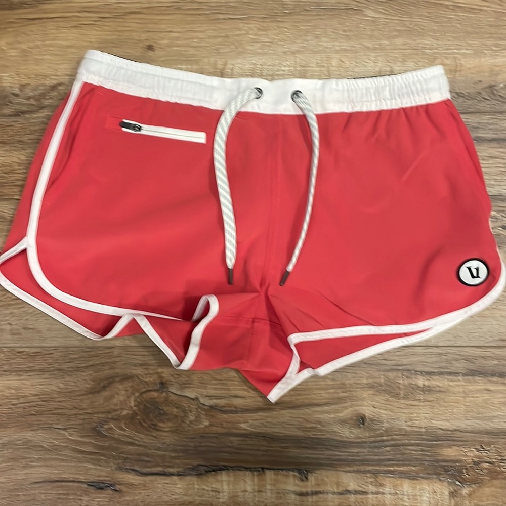 Vuori Red Tavi shorts. Size small (tag been removed)